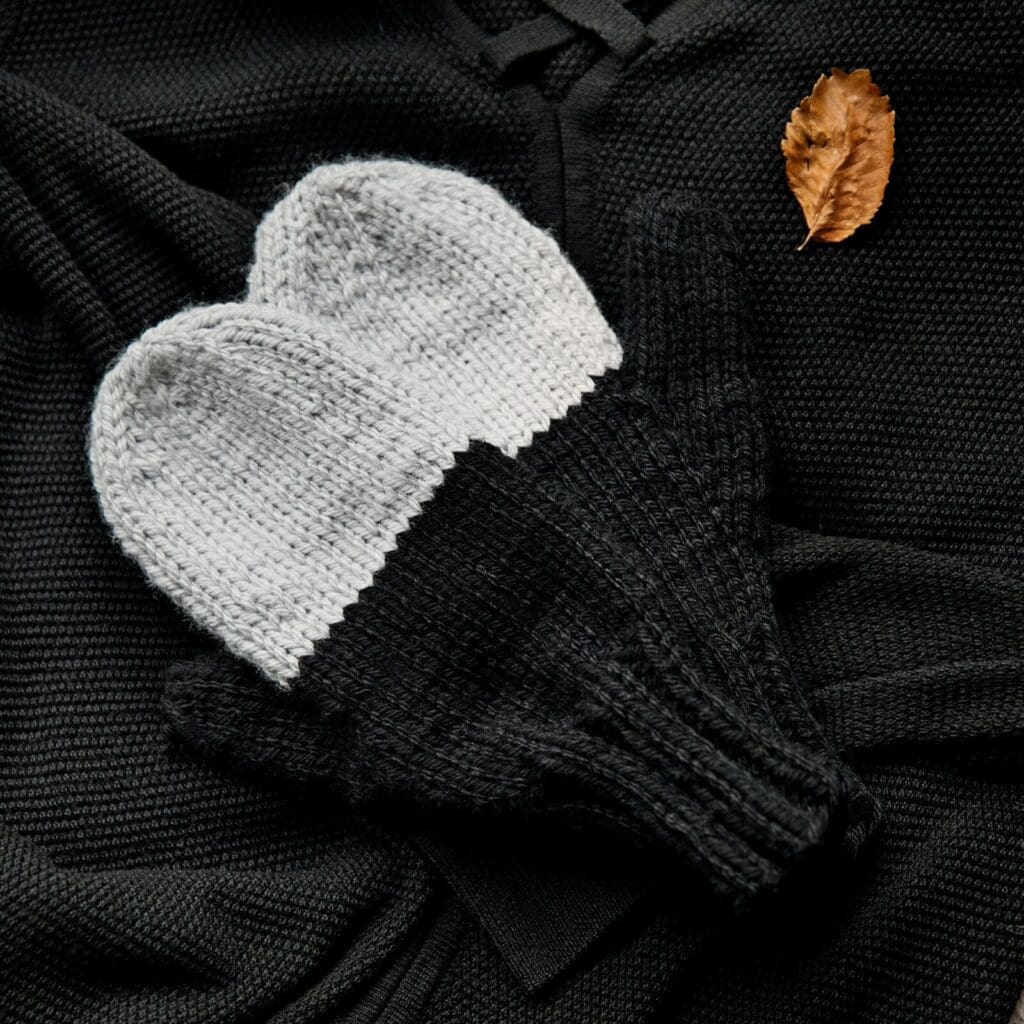 Easy Mittens Free Knitting Pattern