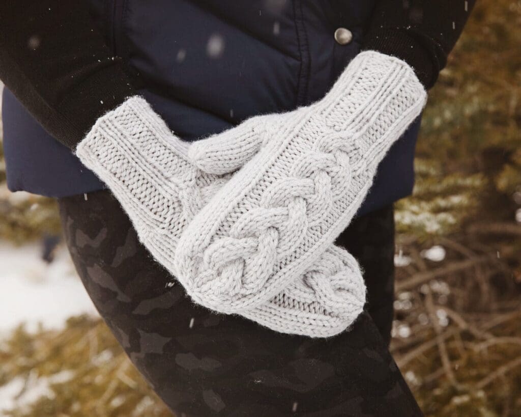 Chunky Mittens Knitting Pattern front view