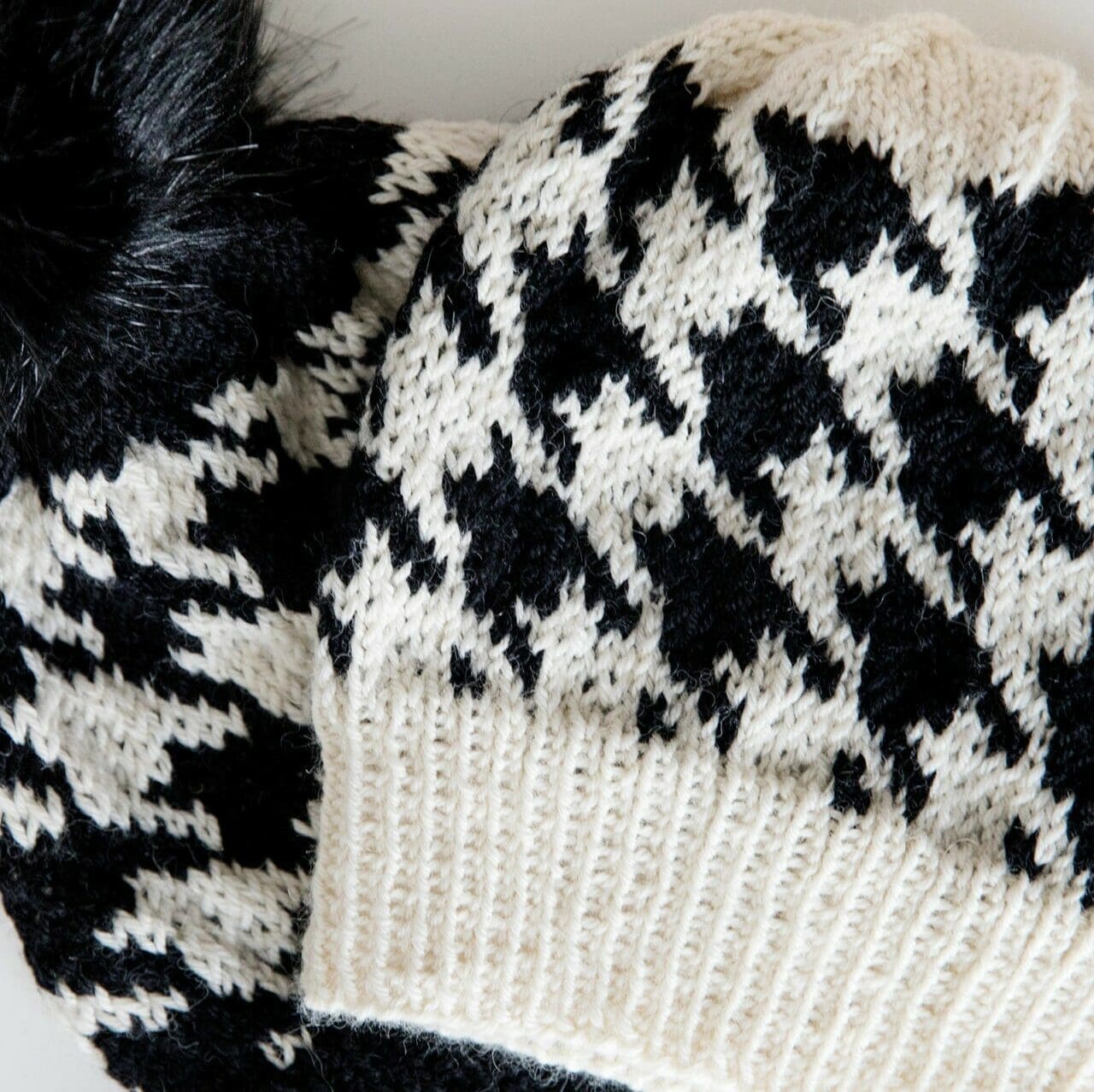 Houndstooth beanie knitting pattern