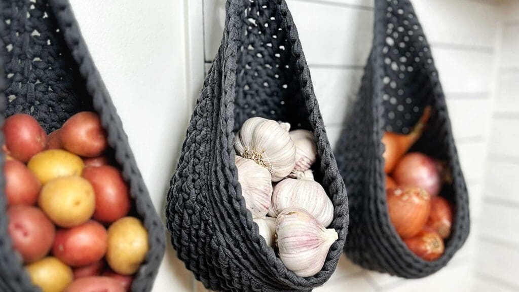crochet hanging baskets side