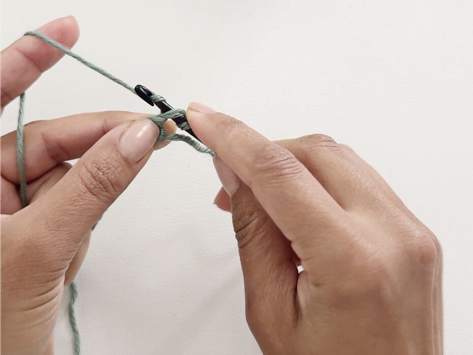CSDC: Chainless Starting Double Crochet Step 3a